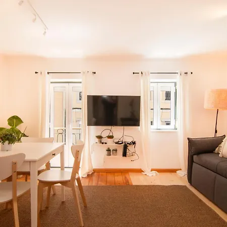 Charming & Peaceful Family Flat Лиссабон