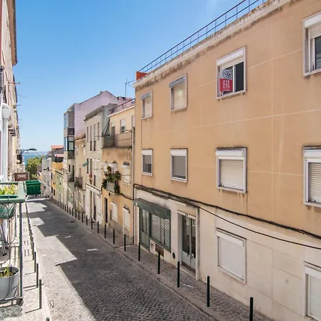 Charming & Peaceful Family Flat شقة